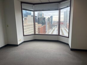 425 S Financial Pl, Chicago, IL for lease Building Photo- Image 1 of 3
