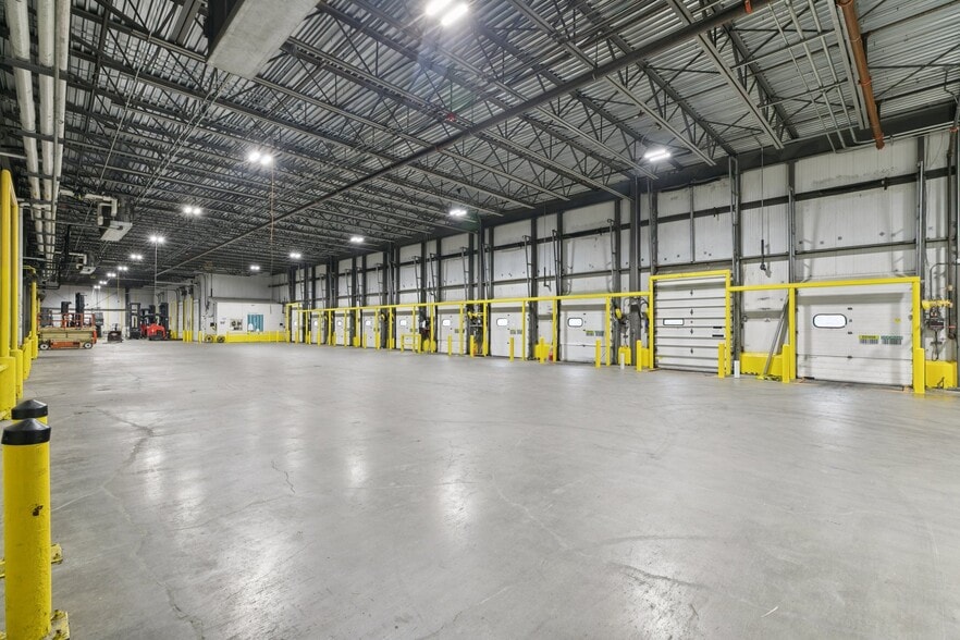 380 Willow Springs Ln, York, PA for lease - Interior Photo - Image 2 of 14