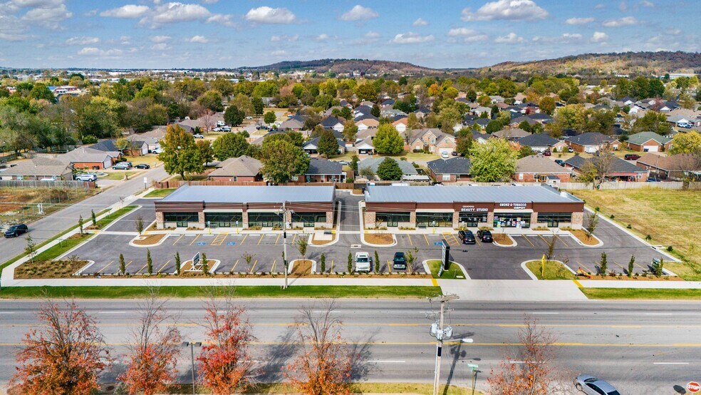 2630 E Robinson Ave, Springdale, AR for lease - Building Photo - Image 2 of 17