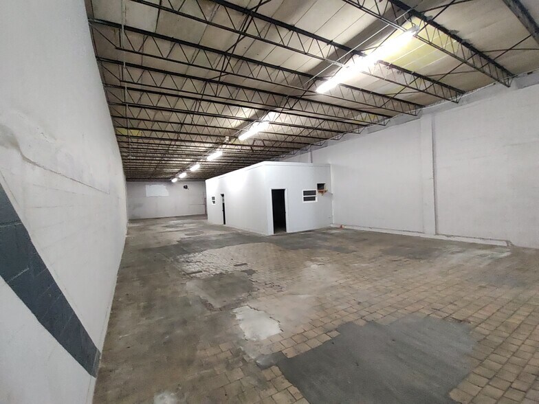 2700 23rd St N, Saint Petersburg, FL for lease - Building Photo - Image 1 of 7