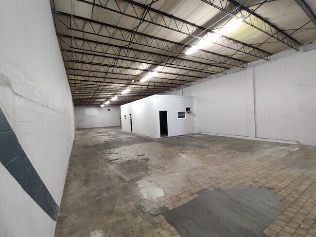 More details for 2700 23rd St N, Saint Petersburg, FL - Industrial for Lease