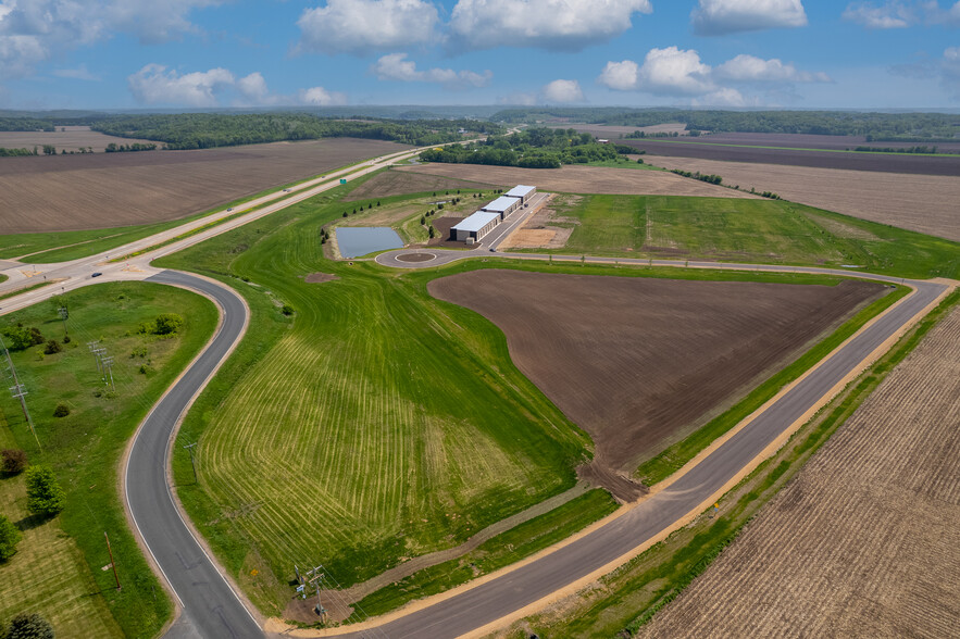 xxx Valerie, Hudson, WI for sale - Primary Photo - Image 1 of 4