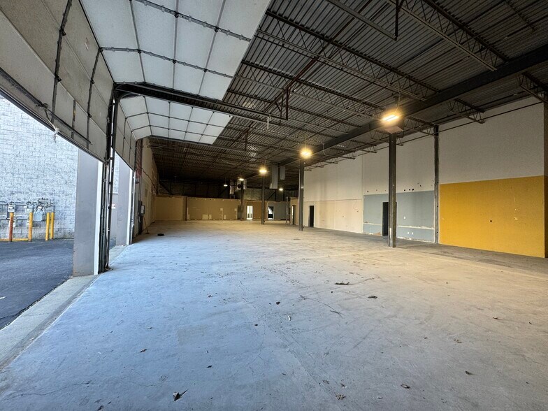 101 Colin Dr, Holbrook, NY à louer - Photo intérieure - Image 2 de 9