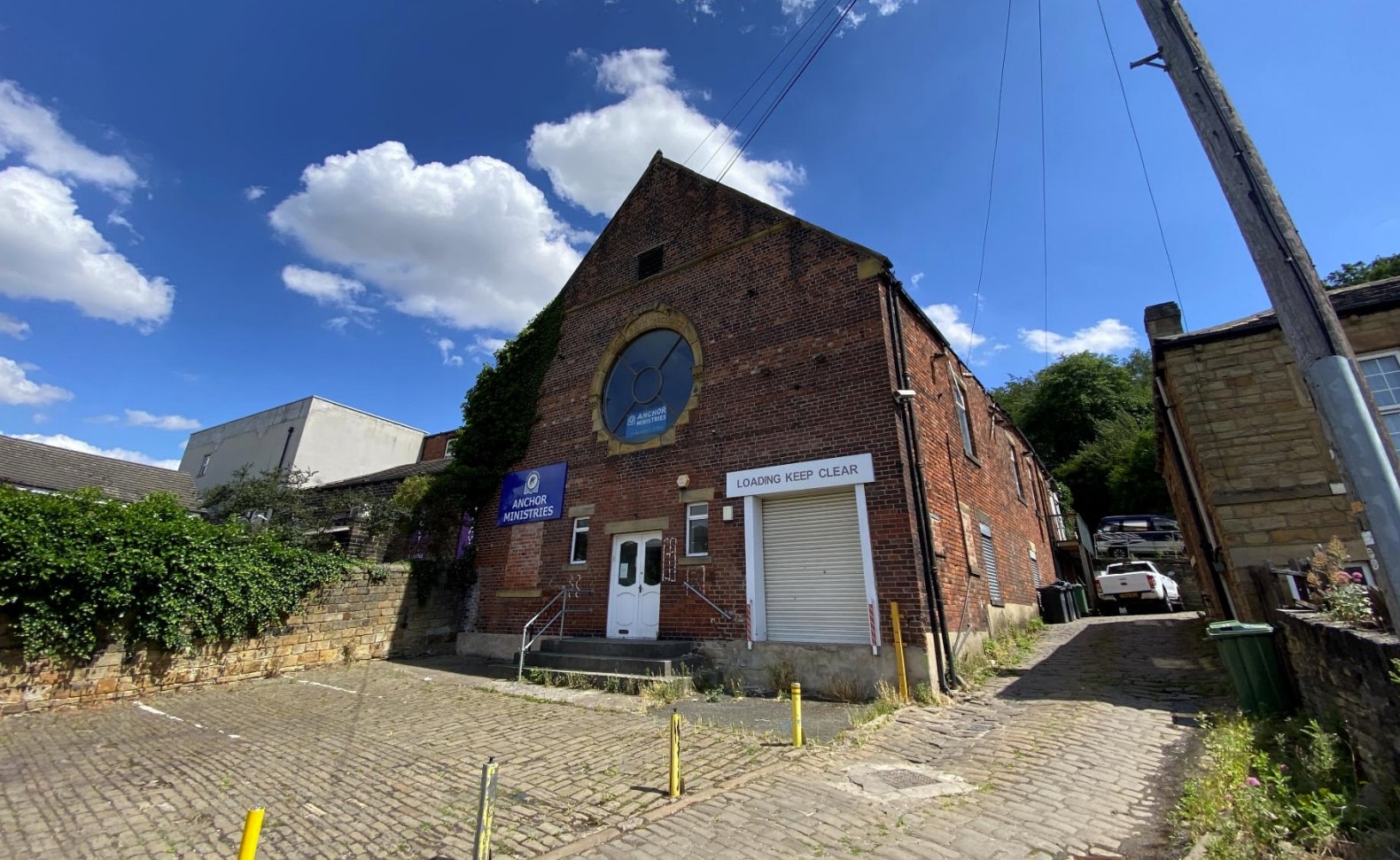Bradford Rd, Dewsbury for sale Primary Photo- Image 1 of 3