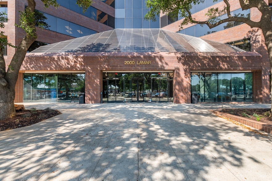 2000 E lamar Blvd, Arlington, TX for lease - Building Photo - Image 3 of 14