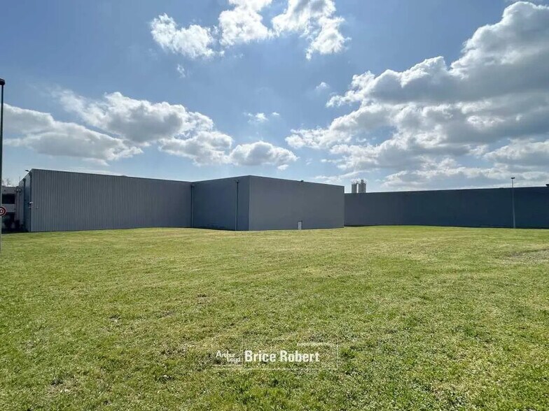 Flex in Chaponost for lease - Building Photo - Image 3 of 3