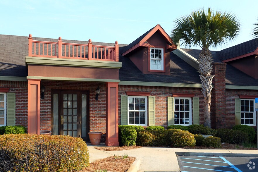 1194 Eglin Pky, Shalimar, FL à louer - Photo du bâtiment - Image 3 de 5