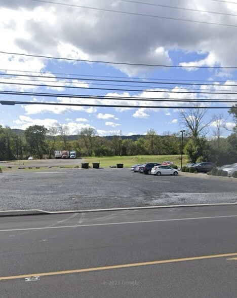 440 E Penn Ave, Wernersville, PA for lease - Building Photo - Image 2 of 9