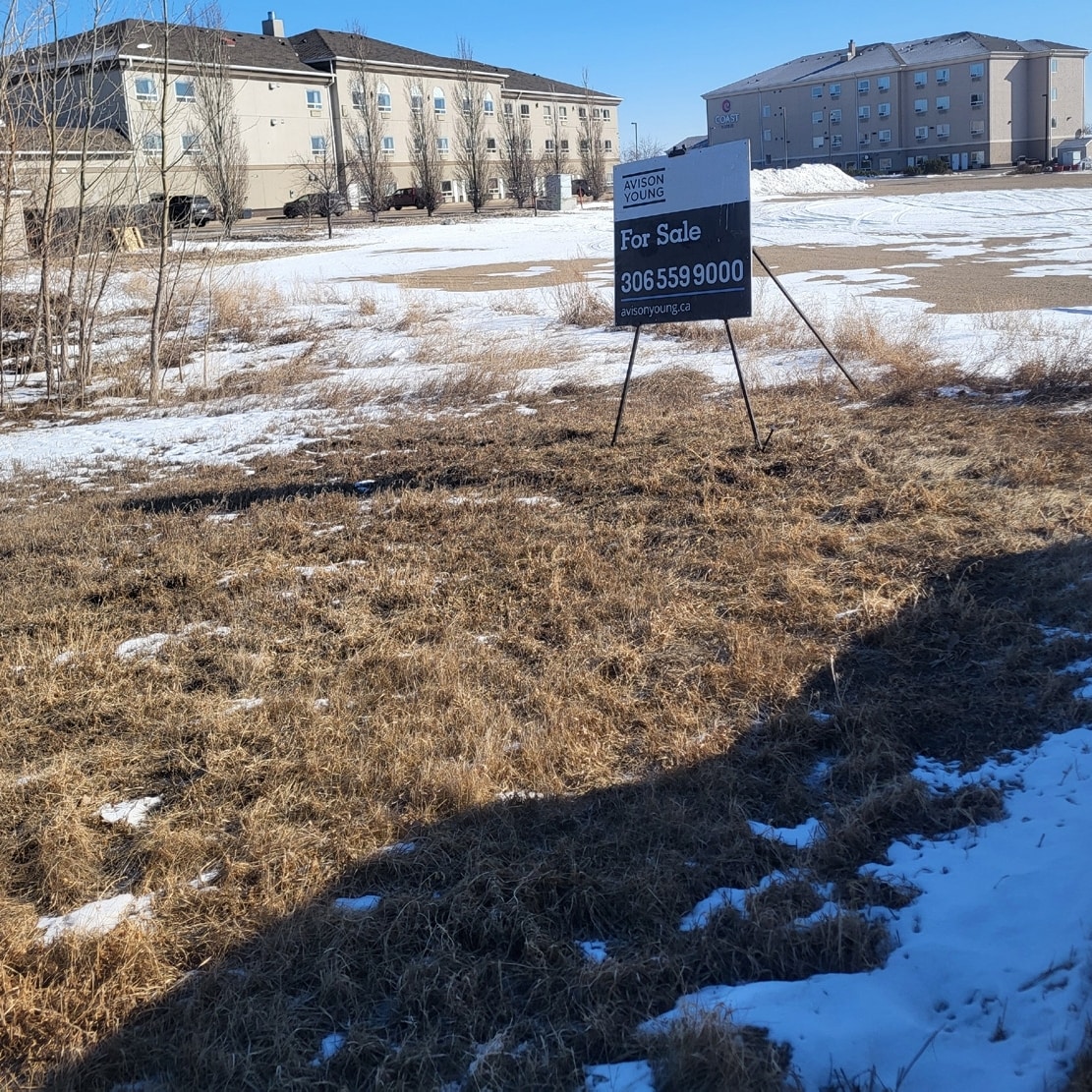 1420 Sims Av, Weyburn, SK à vendre Photo du bâtiment- Image 1 de 4