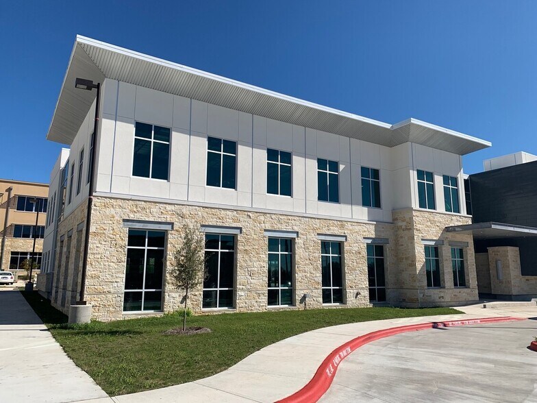1251 Sadler Dr, San Marcos, TX à louer - Photo du bâtiment - Image 2 de 15