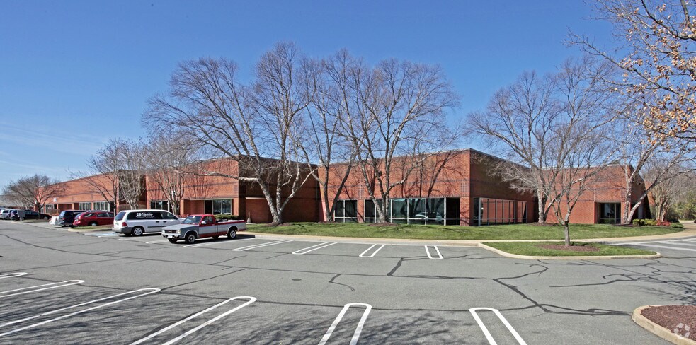 5600-5626 Eastport Blvd, Richmond, VA à louer - Photo du bâtiment - Image 3 de 27