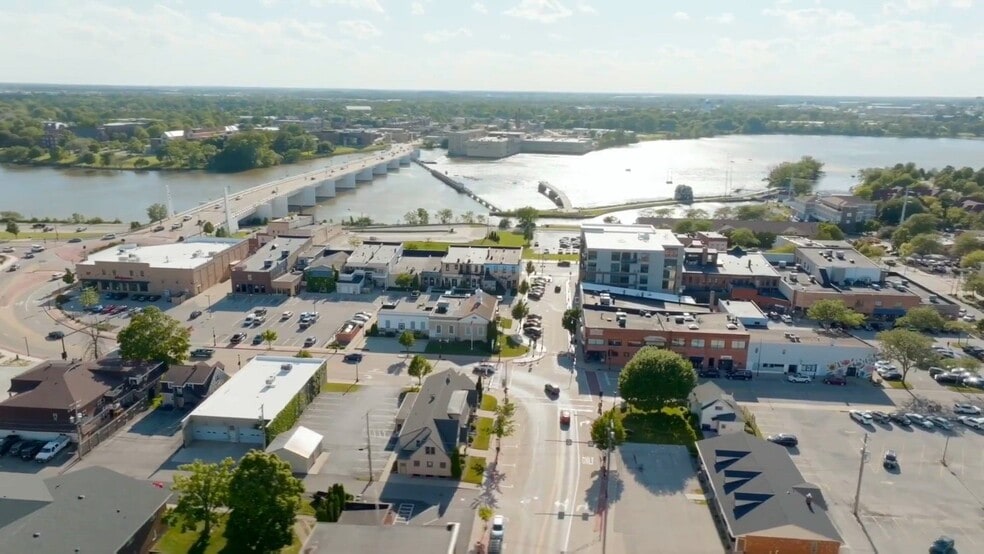 416 George St, De Pere, WI à vendre - Vidéo sur l’inscription commerciale - Image 2 de 33