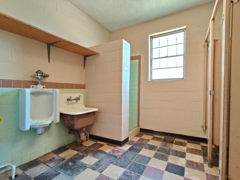 211 W Walnut Ave, McKenzie, TN à louer - Photo intérieure - Image 3 de 36