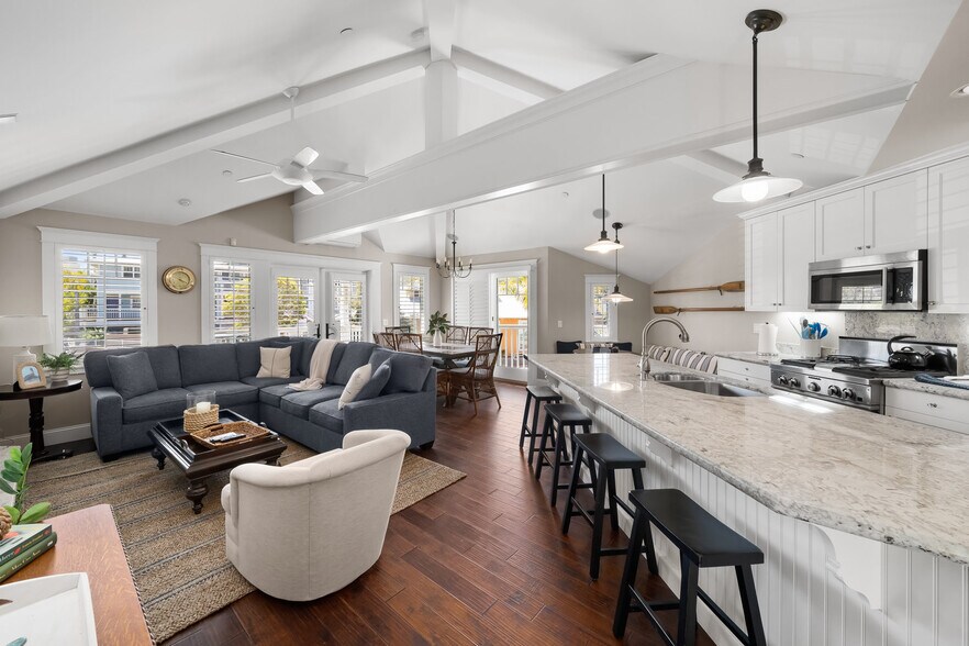 74 San Francisco St, Avila Beach, CA à vendre - Photo du bâtiment - Image 3 de 50