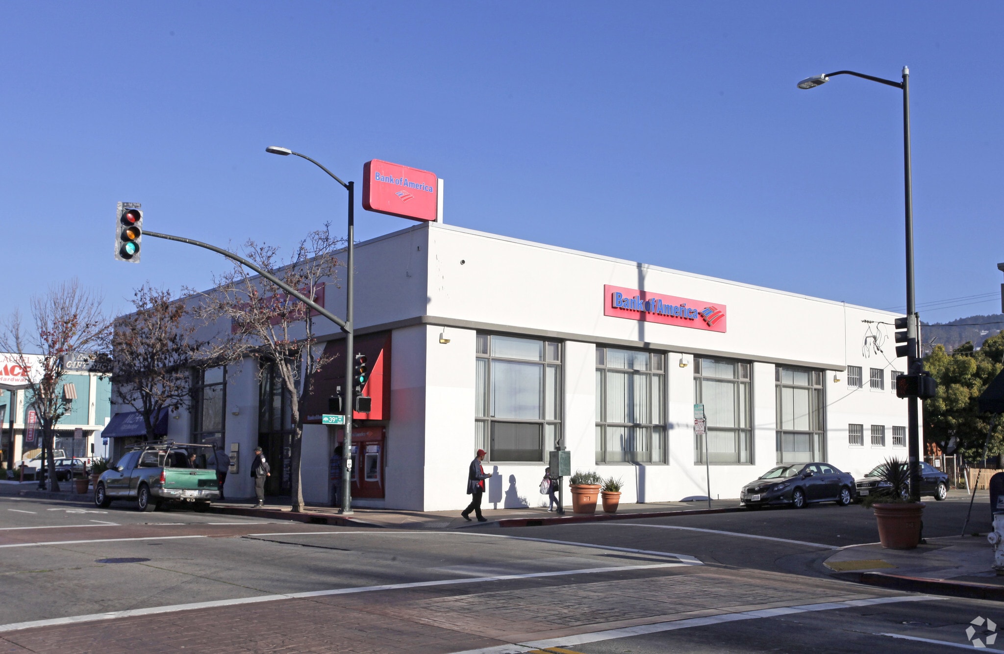 4050 MacArthur Blvd, Oakland, CA for lease Primary Photo- Image 1 of 8
