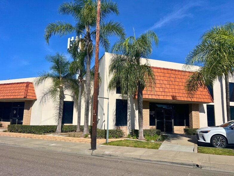 2881-2895 E La Palma Ave, Anaheim, CA for lease - Building Photo - Image 3 of 11