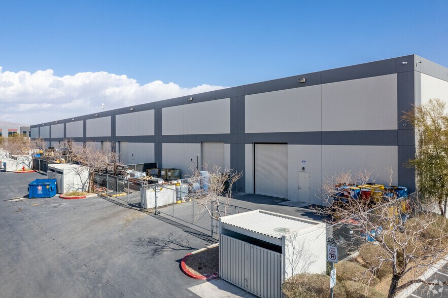 6264-6292 E Tropical Pky, Las Vegas, NV à louer - Photo du bâtiment - Image 3 de 4