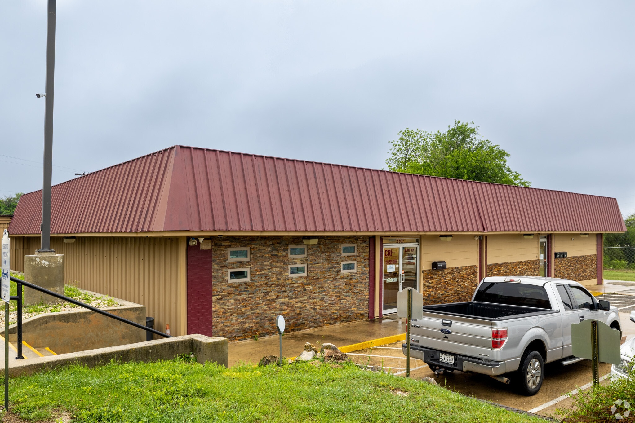 2307 Bandera Rd, San Antonio, TX for lease Primary Photo- Image 1 of 2