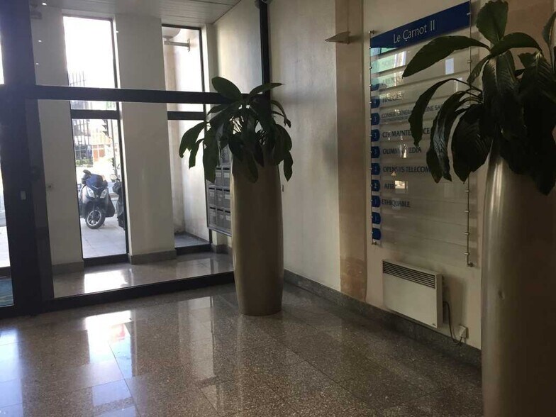 Office in Bagnolet for lease - Lobby - Image 3 of 9