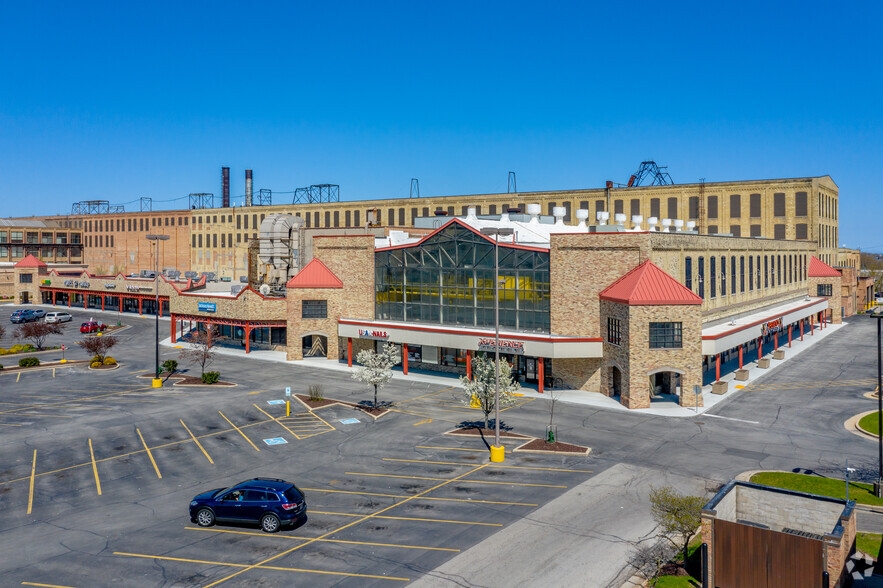 6702-6738 W Greenfield Ave, West Allis, WI for sale - Primary Photo - Image 1 of 7