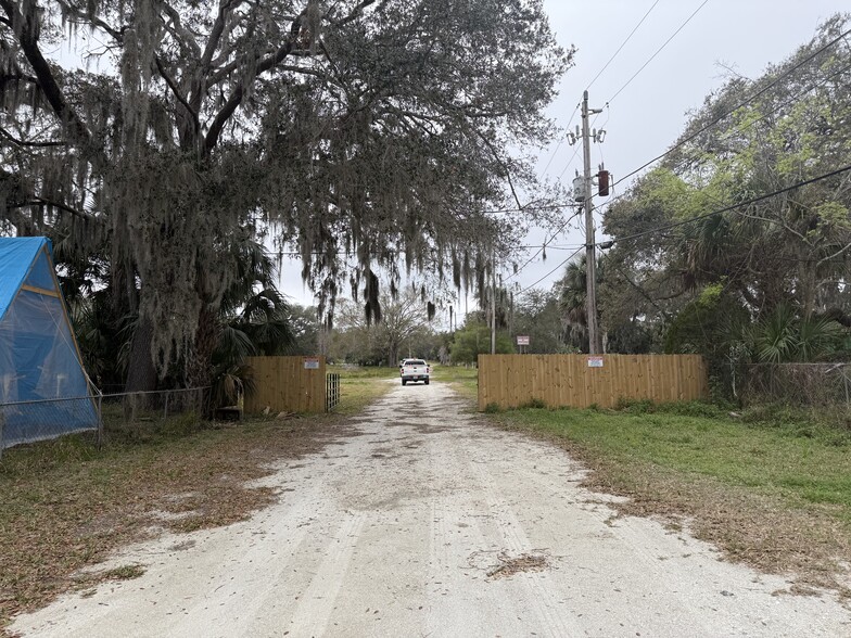 210 Mango Tree Dr, Edgewater, FL for sale - Building Photo - Image 3 of 9