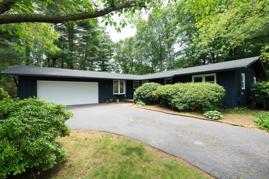228 Pattonwood Dr, Southington, CT à vendre - Photo du bâtiment - Image 1 de 39