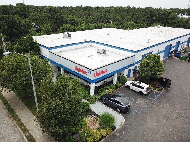 22 Old Dock Rd, Yaphank, NY à louer - Photo principale - Image 1 de 10
