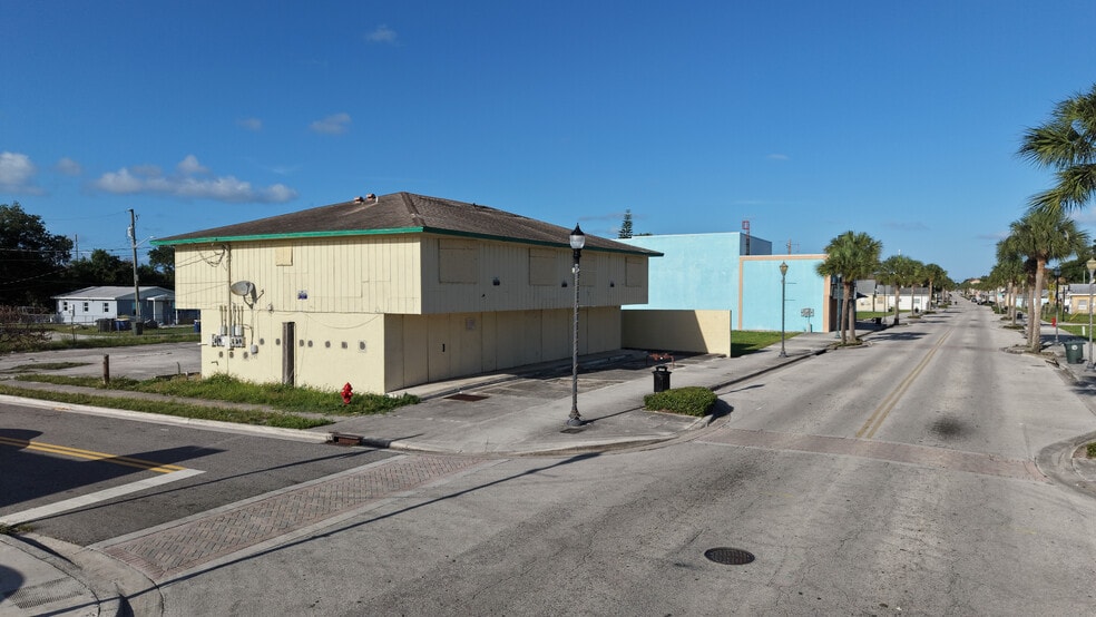 1140 Avenue D, Fort Pierce, FL for sale - Building Photo - Image 2 of 7
