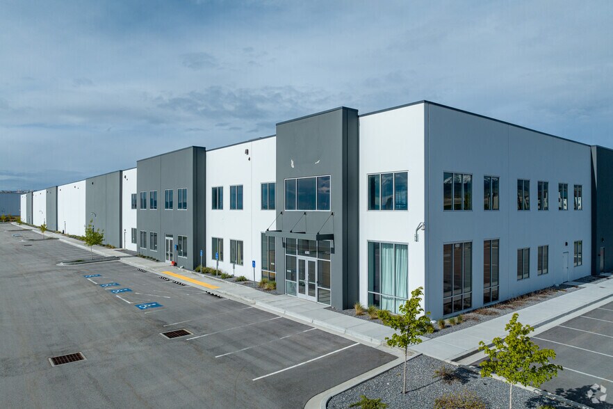 6303 W Dannon Way, West Jordan, UT for lease - Primary Photo - Image 1 of 14