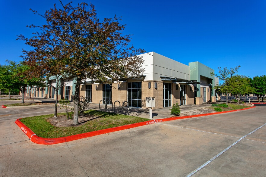 402 Harvey Mitchell Pky, College Station, TX à vendre - Photo du bâtiment - Image 3 de 7