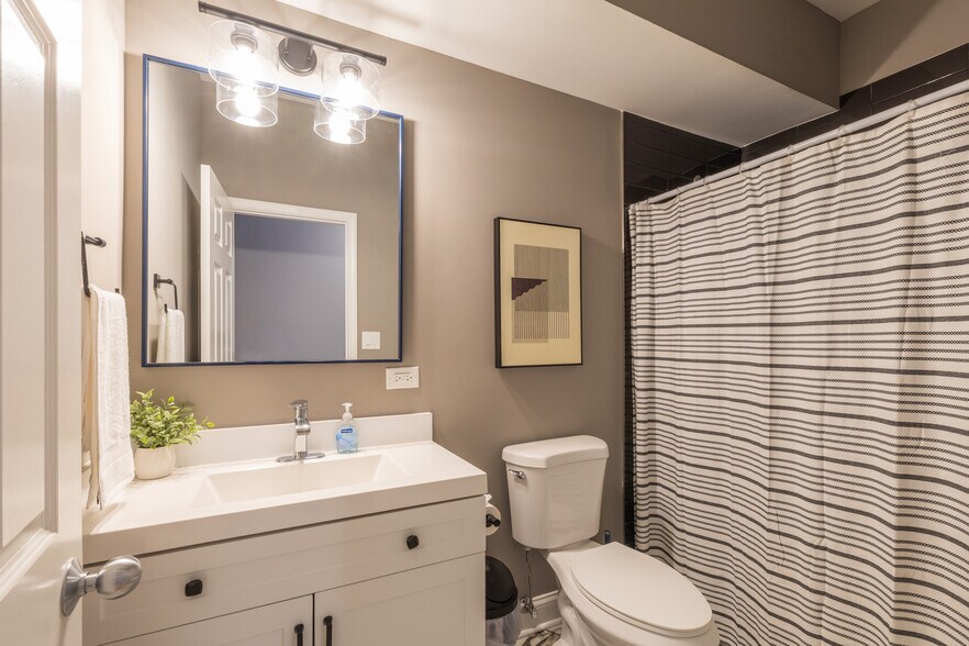 6156 S Kenwood Ave, Chicago, IL à vendre - Photo intérieure - Image 3 de 9