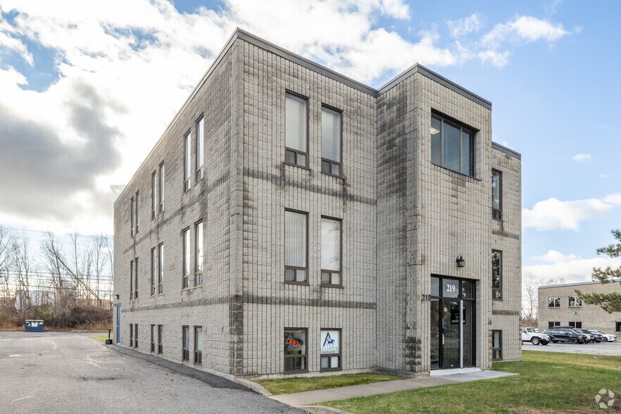 219 Colonnade Rd, Ottawa, ON for sale - Primary Photo - Image 1 of 1