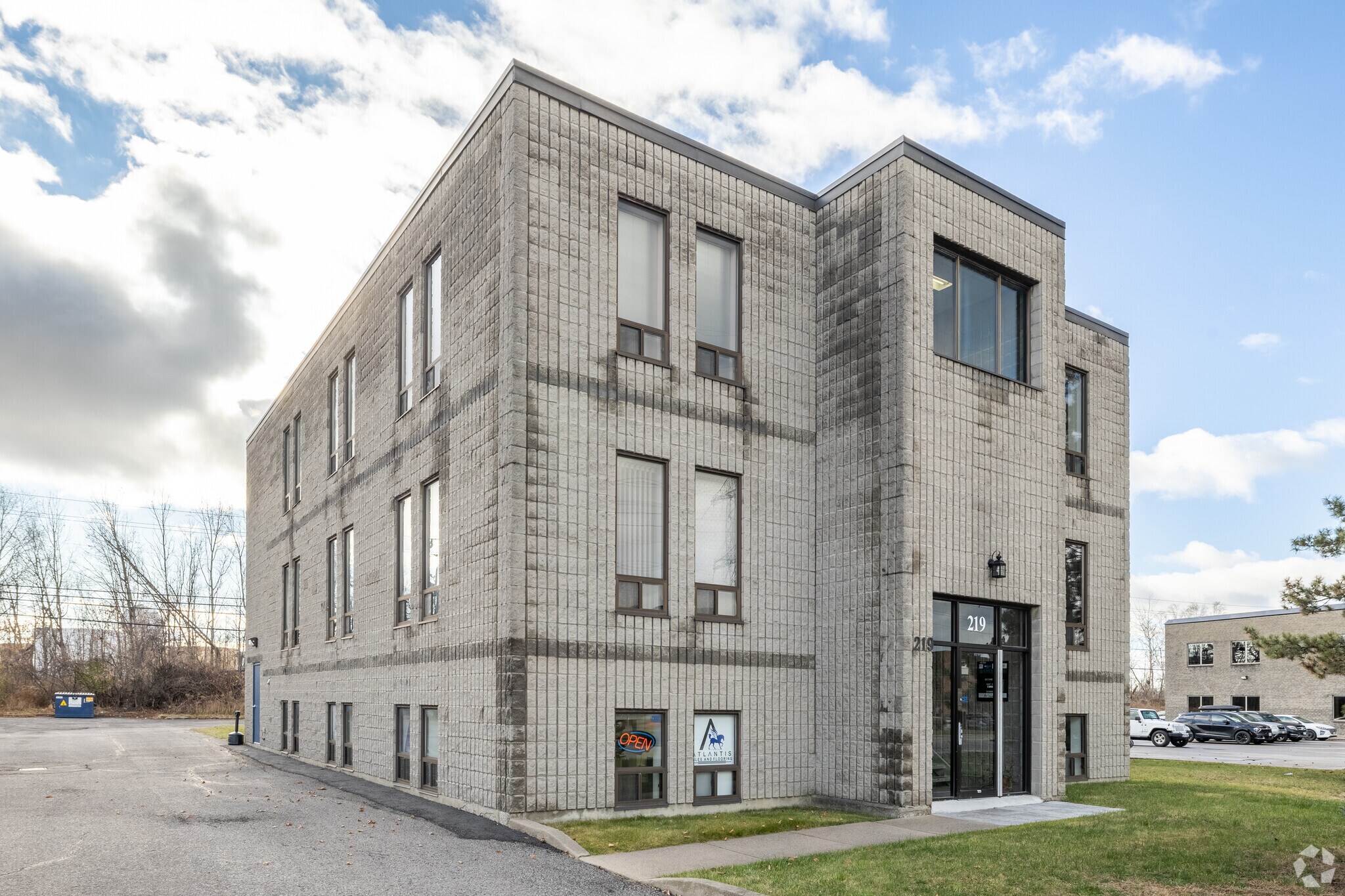 219 Colonnade Rd, Ottawa, ON à vendre Photo principale- Image 1 de 1