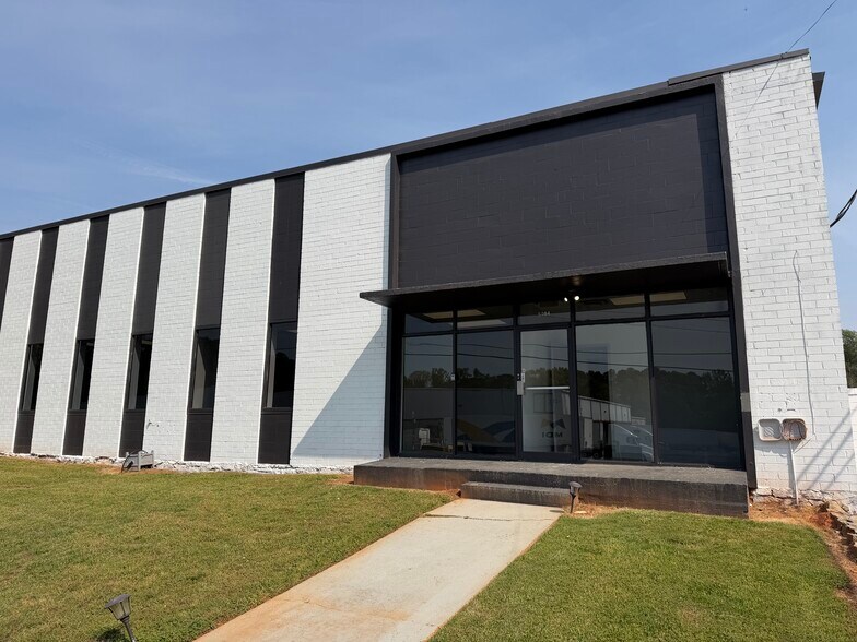 5094 Minola Dr, Lithonia, GA à louer - Photo du bâtiment - Image 2 de 6