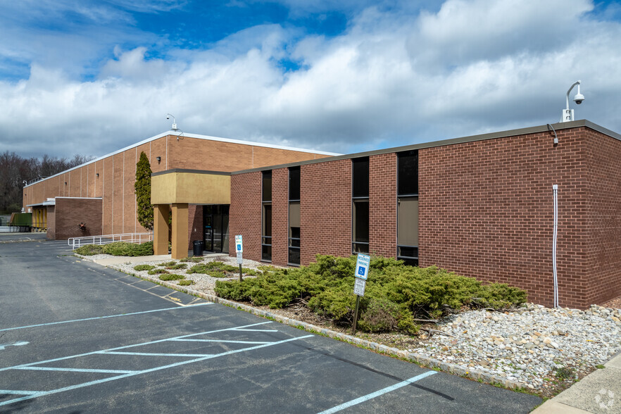 8 Fernwood Rd, Florham Park, NJ for lease - Building Photo - Image 1 of 5