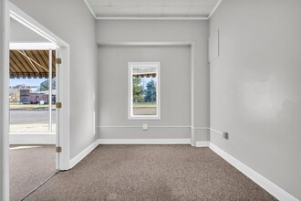 463 Commerce St, West Point, MS à louer Photo intérieure- Image 2 de 6