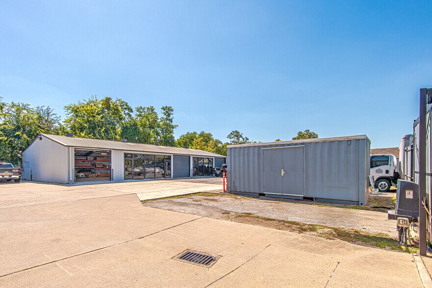 5705 Edgemoor Dr, Houston, TX à louer - Photo du bâtiment - Image 2 de 55