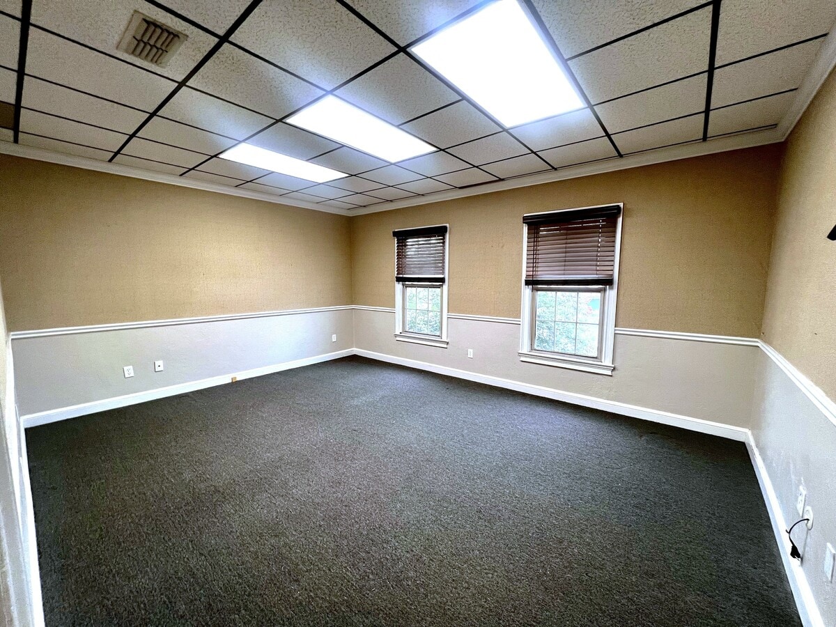215 E Virginia St, Tallahassee, FL 32301 - Unité 215 - - Photo intérieure - Image 2 of 5