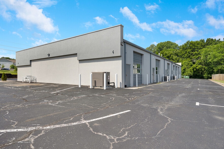 307-313 SE AA Hwy, Blue Springs, MO for lease - Building Photo - Image 2 of 3