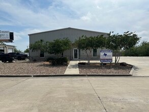 6523 Teamwork Trl, Corpus Christi, TX for lease Interior Photo- Image 1 of 16
