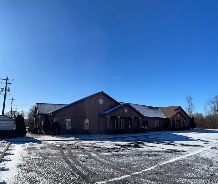 2270 Holmgren Way, Green Bay, WI à louer - Photo du bâtiment - Image 2 de 12