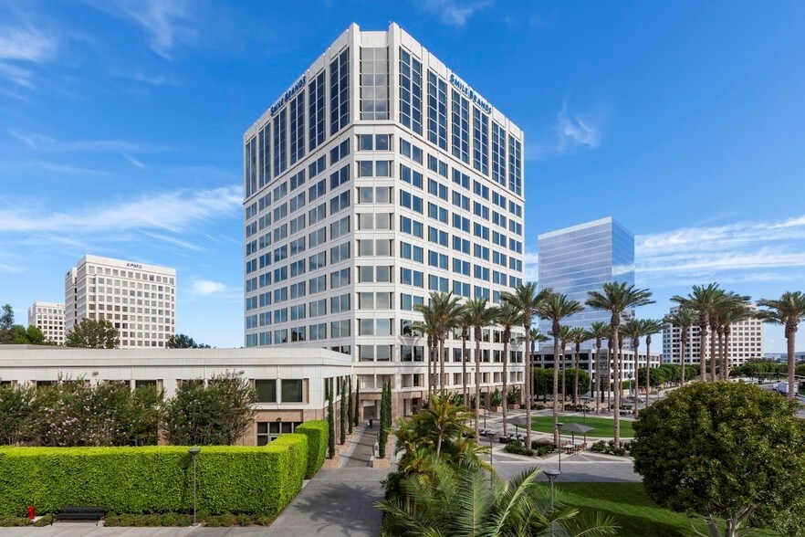 100 Spectrum Center Dr, Irvine, CA à louer - Photo du bâtiment - Image 2 de 41