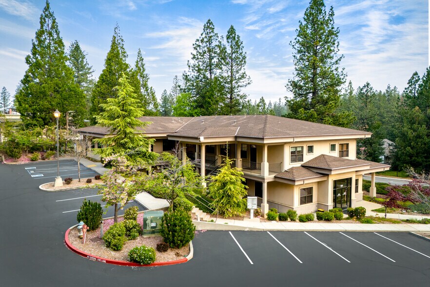 380 Sierra College Dr, Grass Valley, CA à louer - Photo du bâtiment - Image 3 de 9