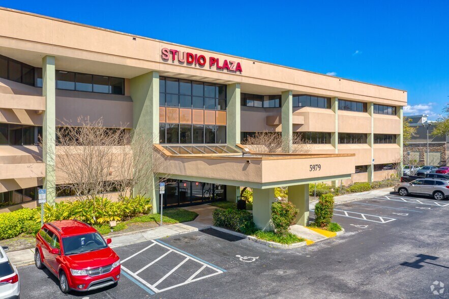 5979 Vineland Rd, Orlando, FL à louer - Photo du bâtiment - Image 3 de 5