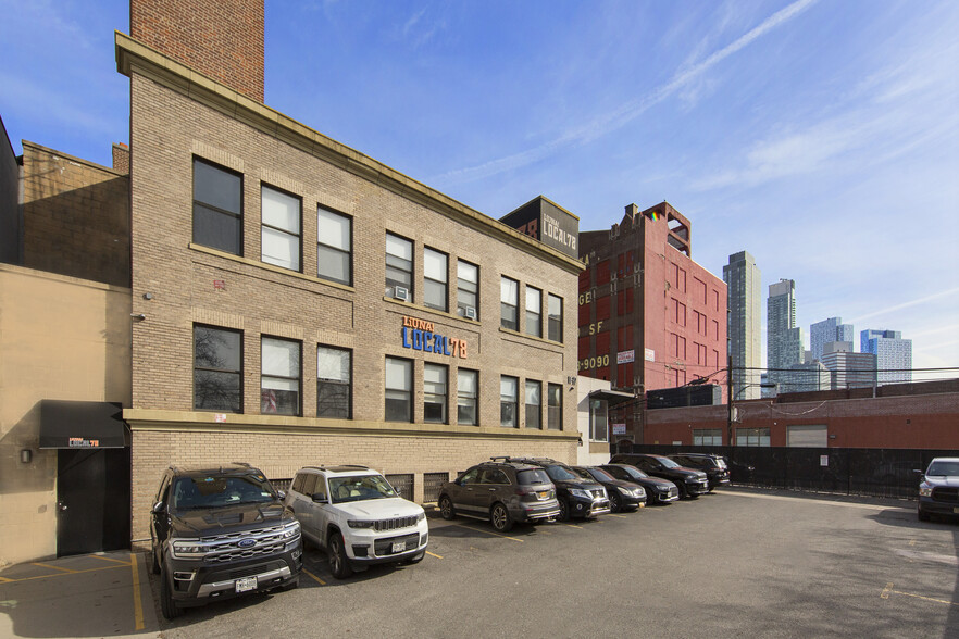 11-17 43rd Ave, Long Island City, NY for lease - Building Photo - Image 3 of 11