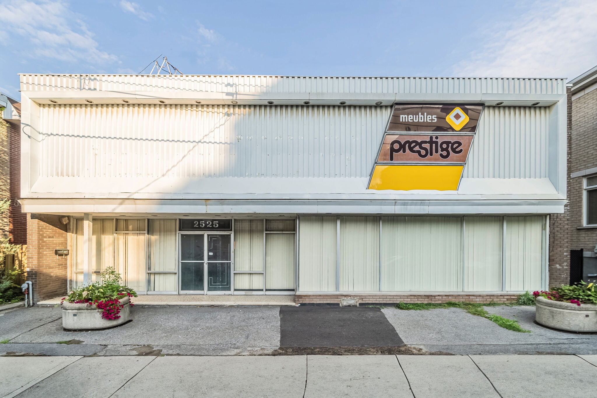 2525 Rue Fleury E, Montréal, QC for lease Building Photo- Image 1 of 18