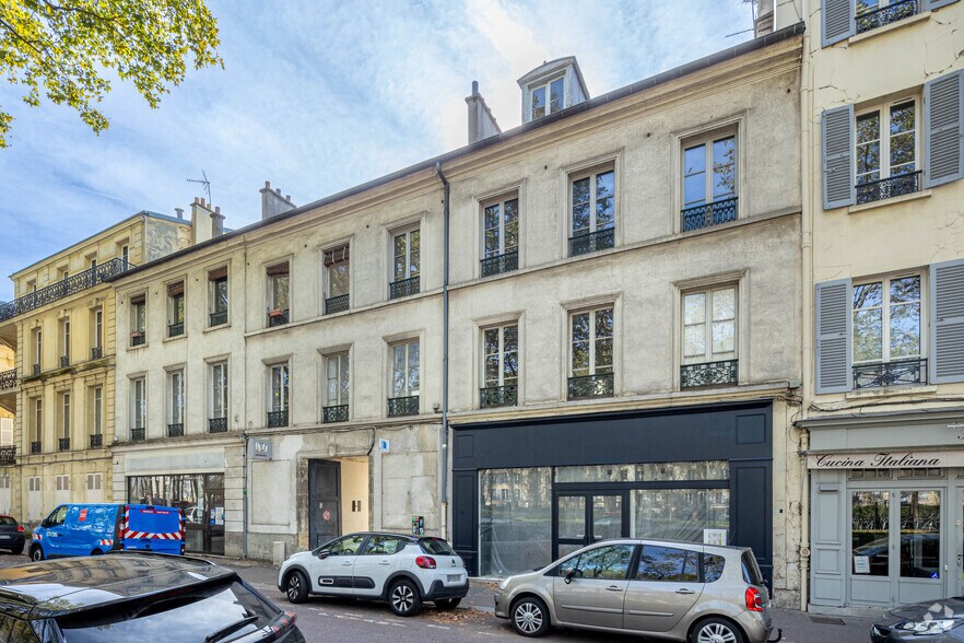 Office in Versailles for lease - Primary Photo - Image 1 of 2