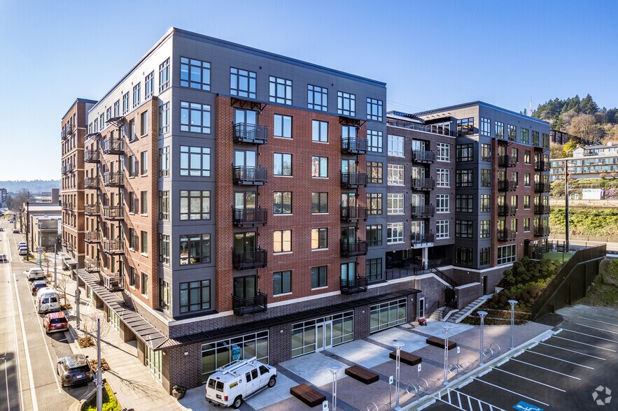 3883 S Moody Ave, Portland, OR for lease - Building Photo - Image 2 of 40