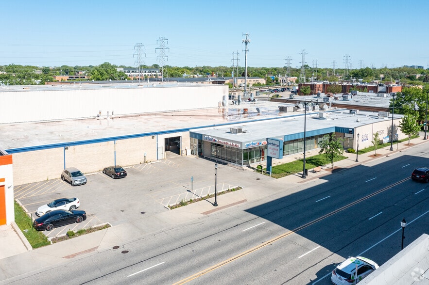 8250 Skokie Blvd, Skokie, IL à vendre - Photo du bâtiment - Image 3 de 11