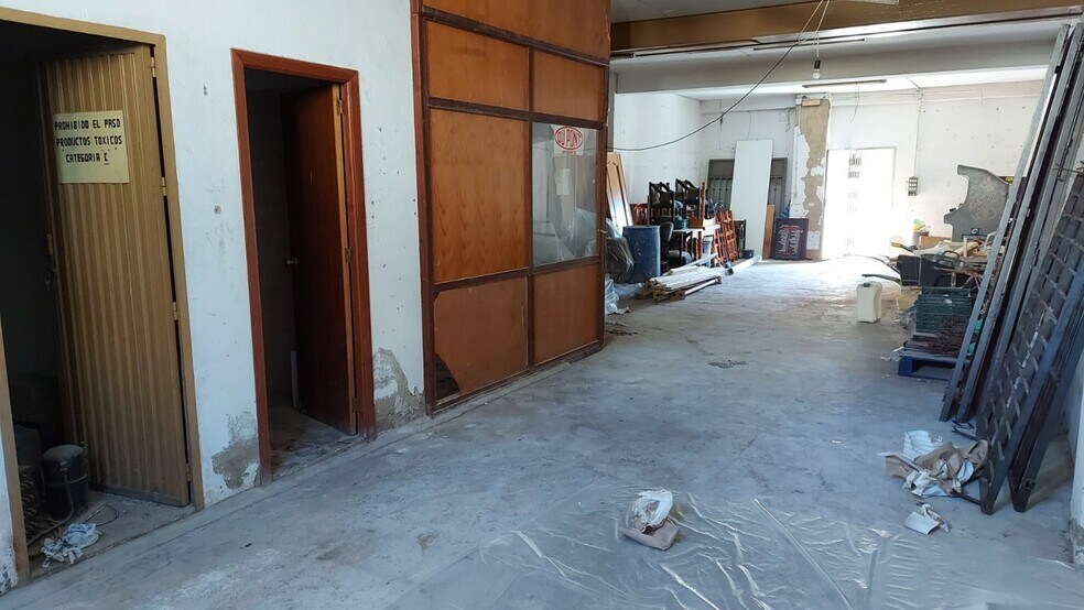Commerce de détail dans El Ejido, Almería à louer - Photo du bâtiment - Image 3 de 4